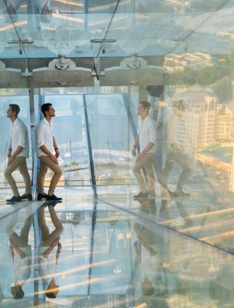 Edge Walk – Sky Views Dubai