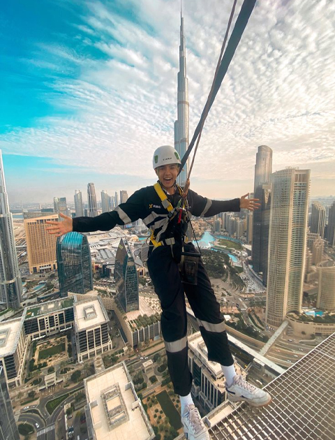 Edge Walk – Sky Views Dubai