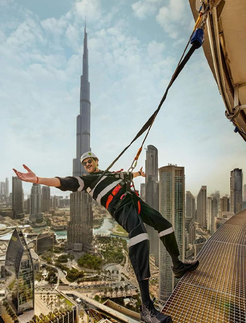Edge Walk – Sky Views Dubai