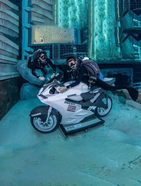 Deep Dive Dubai Indoor Scuba Diving